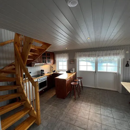 Holiday home Idyllic At The Seafront In Sveggen AVEROY