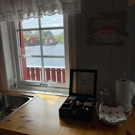 Holiday home Idyllic At The Seafront In Sveggen