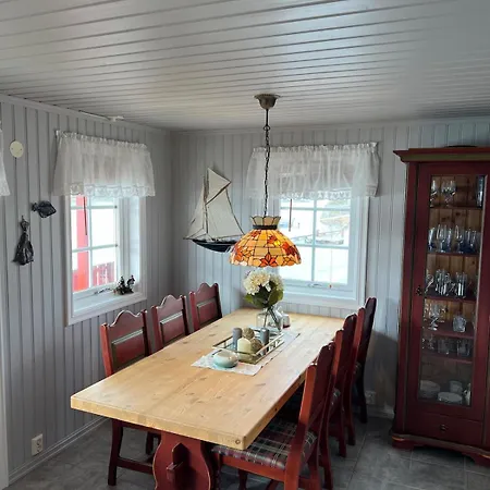 Holiday home Idyllic At The Seafront In Sveggen *